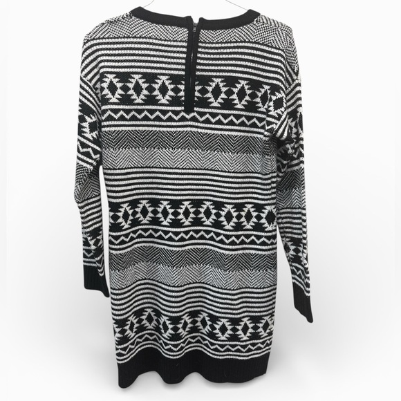 Xhilaration Monochrome Knit Dress - Picture 3 of 4